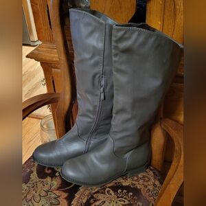 JC Gray Calf Zipper Boots with Low Heel - Size 9 - Excellent Condition.